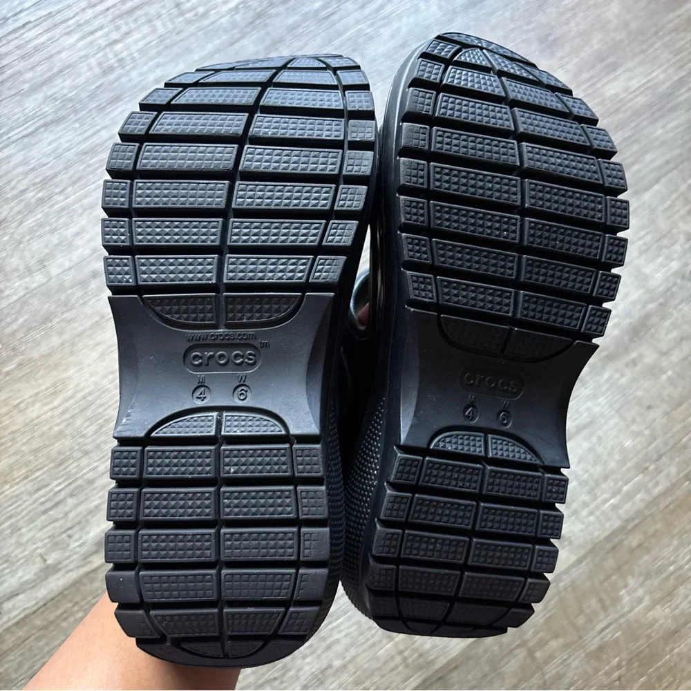 Crocs Classic Mega Crush Sandals.women’s